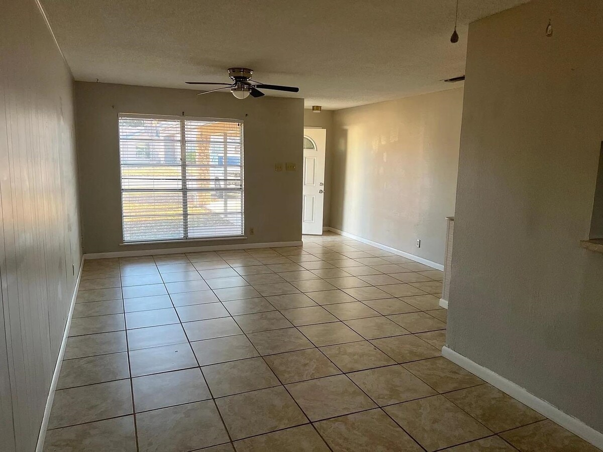 Photo - 301 Mary Lou Dr