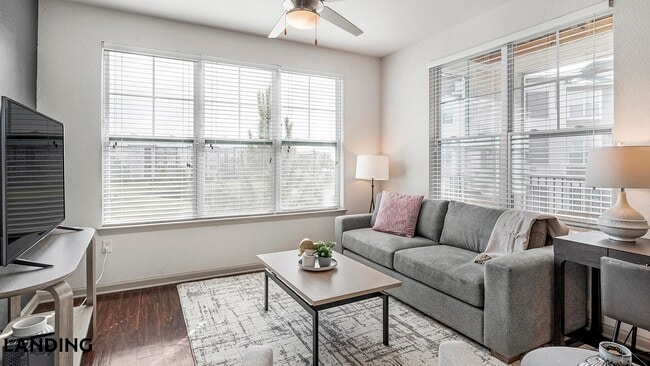 Building Photo - 9500 Williamsburg Plaza Unit 9502-210