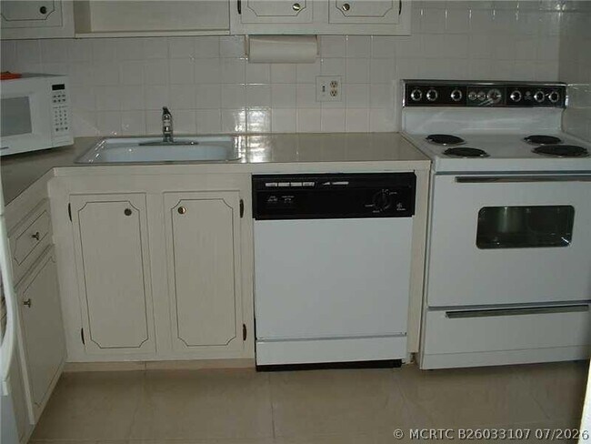 1030 Country Club Dr Unit 401