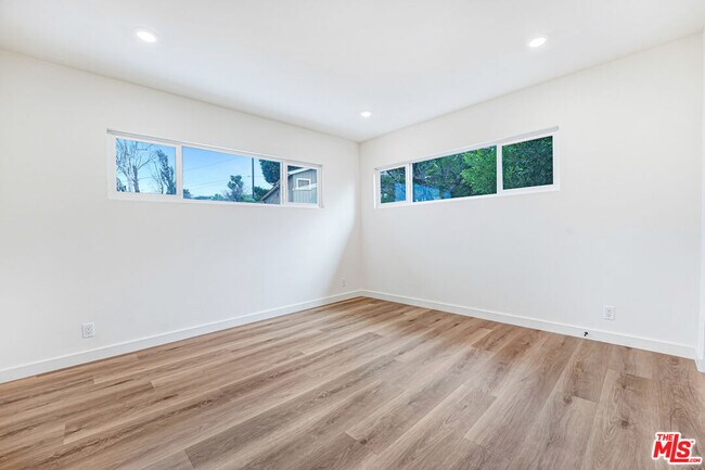 16185 Sunset Blvd Unit 9