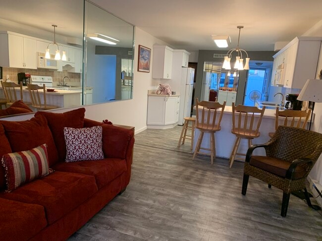 Building Photo - 255 13th St S Unit Ocean Breeze