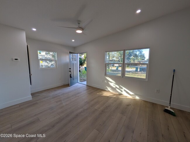 Photo - 1827 Guava Ave