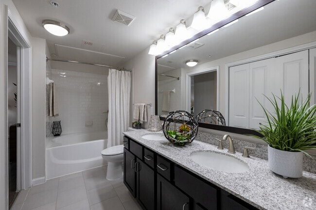 1BR, 1BA - 823SF - Bathroom