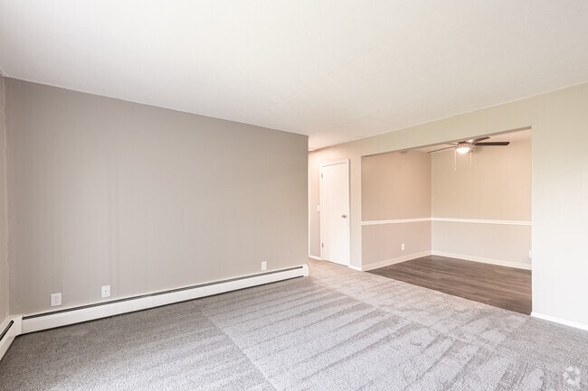 2BR, 1BA - 780SF