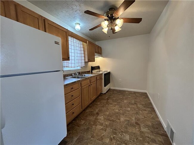 Photo - 128 S 13th St