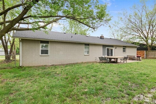 Photo - 405 SW 10th St