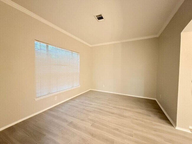 Photo - 2405 Hopkins Dr