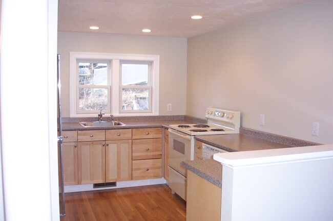 Building Photo - 13 Wards Ln