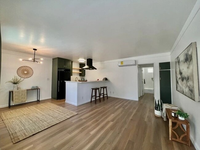 Building Photo - 5819 Carlton Way Rental