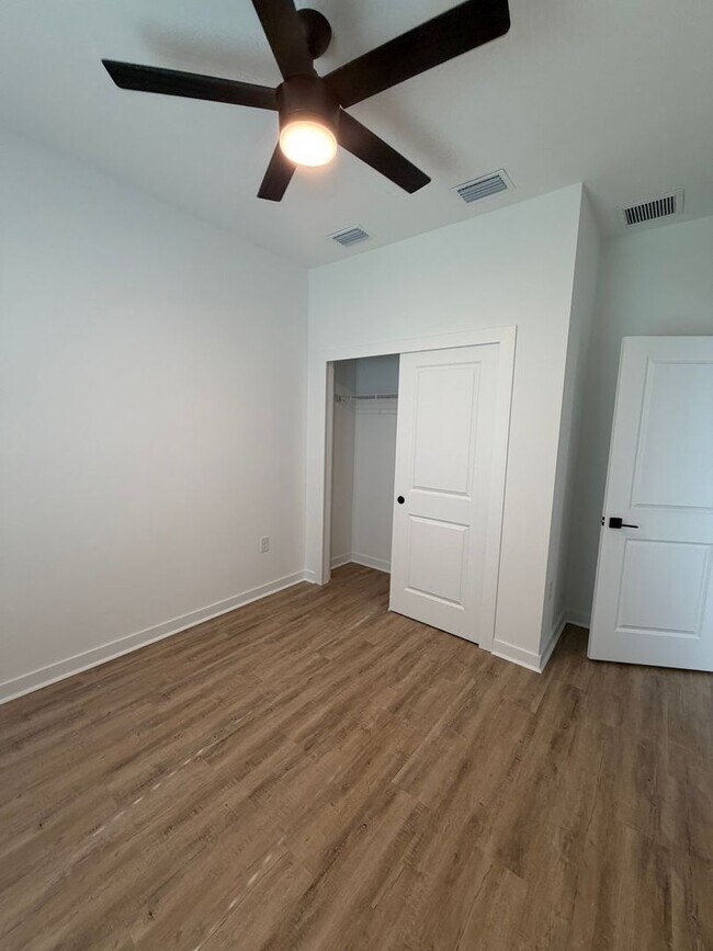 Photo - 214 Ichabod Ave