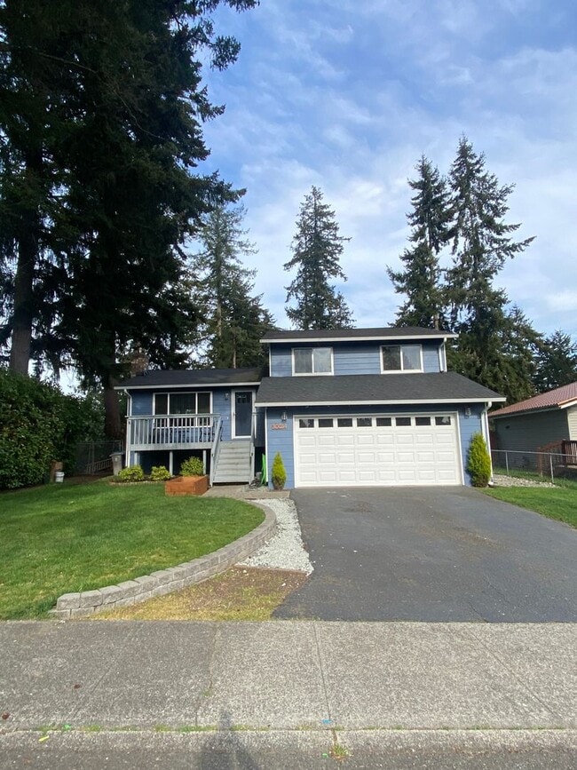 Building Photo - Beautifully Maintained 3 Bedroom 2 Bath Home with Garage and Fenced Yard! Pets Welcome!