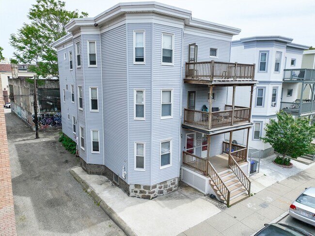 Building Photo - 39 Chester St Unit 2 Rental