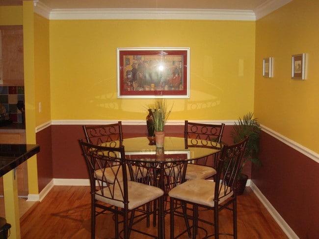 Dining area - 1205 Island Dr Unit 204