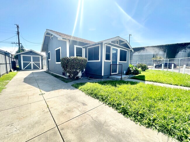 Building Photo - 342 W 91st Pl Rental