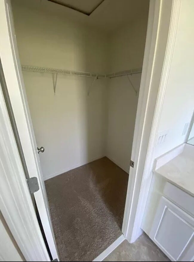Vestidor principal - 102 Phillip Scott Dr