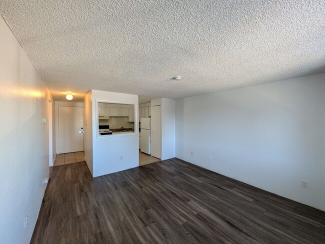Building Photo - 2 Bed 2 Bath Condo Available NOW! Unit 205