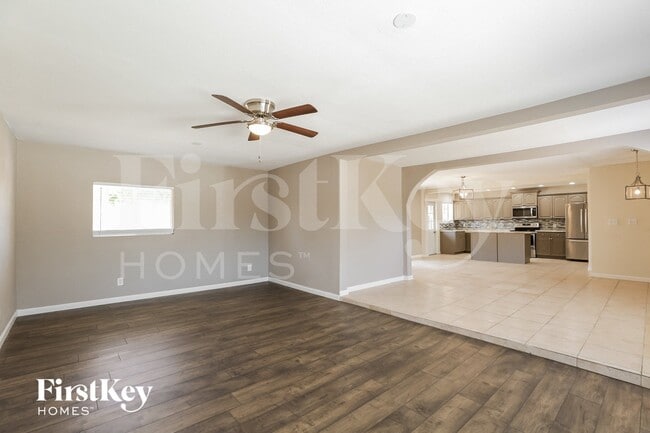 Photo - 547 W 18th St