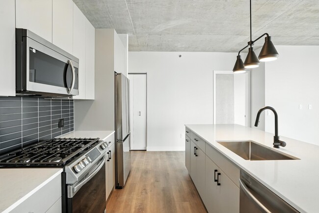 Photo - 1117 W Carroll Ave