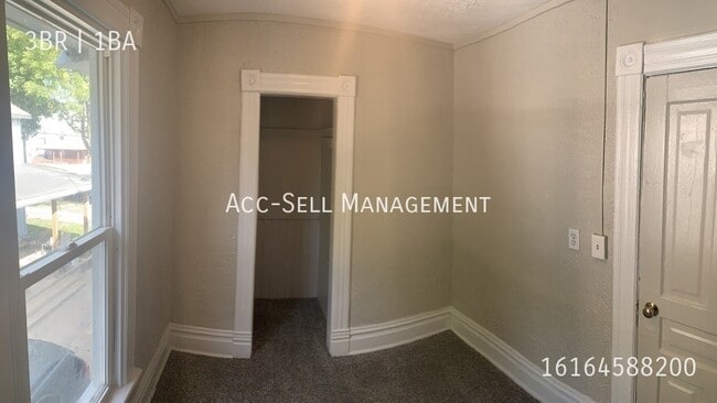 Photo - 806 Douglas St NW Unit 2
