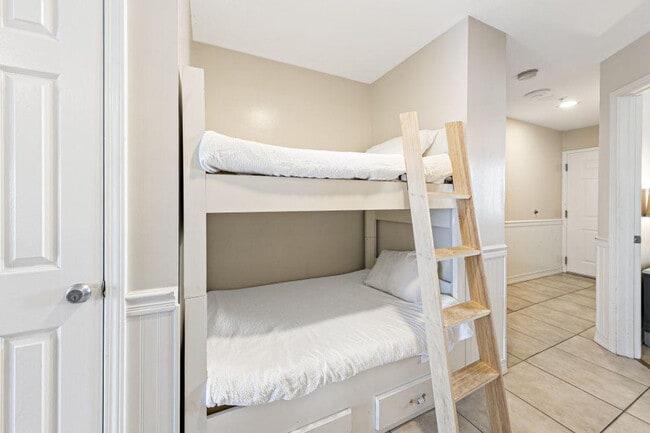 561 E Beach Blvd Unit SI ID1267863P