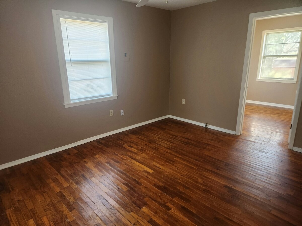 Photo - 403 Thomas St