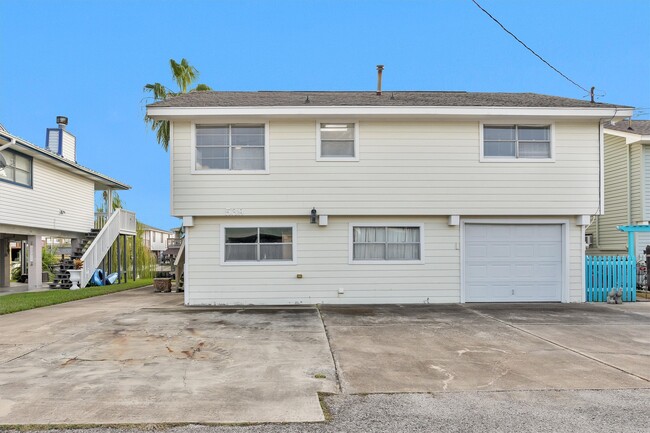 Photo - 539 Pompano St