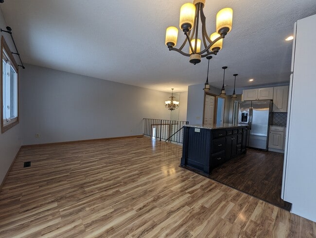 Sala de estar - 1112 E 145th St