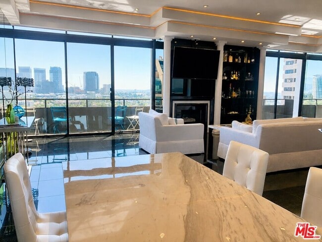 Building Photo - 10535 Wilshire Blvd Unit 1