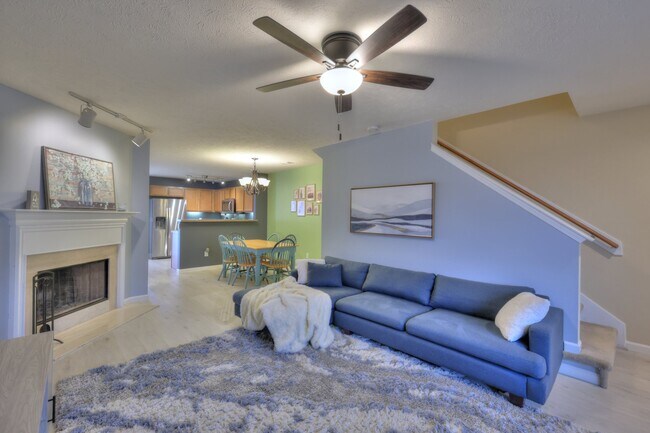 Photo - 589 Bradburn Village Cir