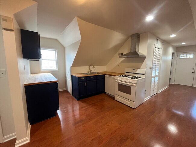 Photo - 1655 N Artesian Ave Unit 2