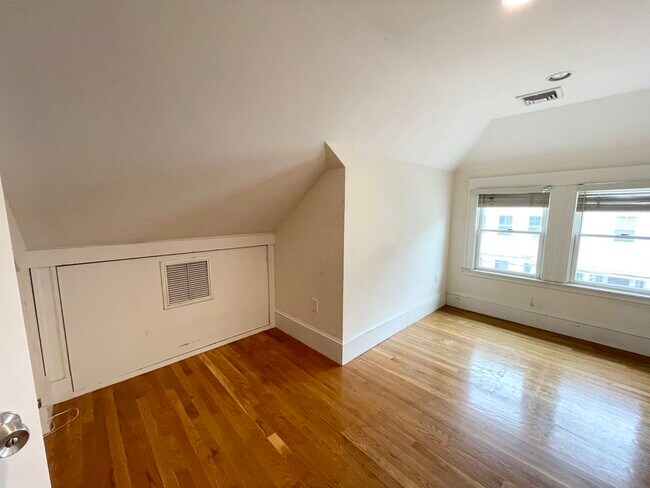 15 Sunset St Unit 1