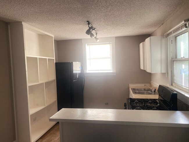 Photo - 143 Tremlett Ave