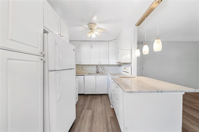 Photo - 220 Seville Dr Unit 220