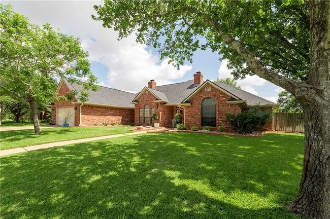 2905 Aztec Ct