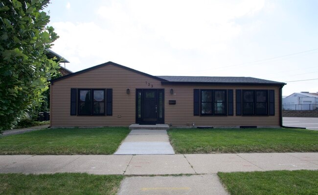 Building Photo - 123 N Jackson St