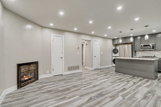 4371 S Fairbourne Ave Unit 2