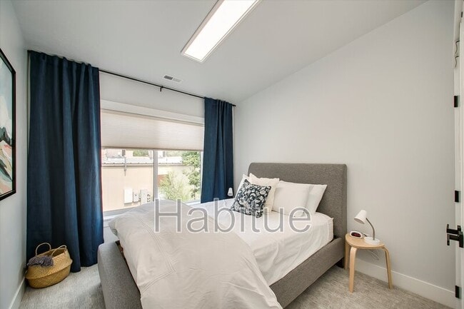 Photo - 2940 Davis St