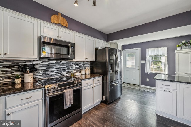 Photo - 14710 Featherstone Rd