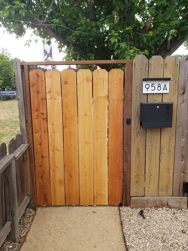 Photo - 958 10th Ave