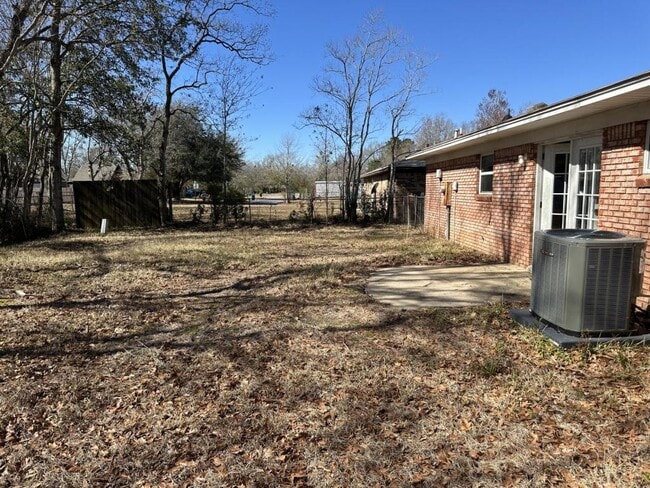 Photo - 1003 Shirley Dr