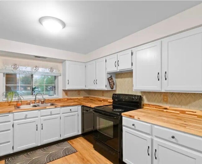 Photo - 4702 S Cathay Cir