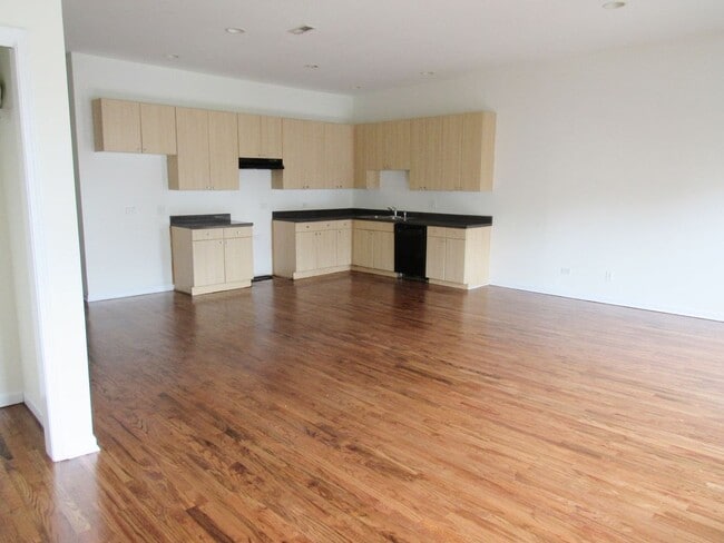 2340 N Milwaukee Ave Unit 40-2