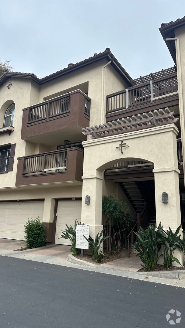 Building Photo - Large 1-bedroom Unit 906 Rental