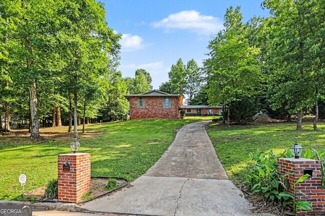 Building Photo - 3084 Green Valley Dr