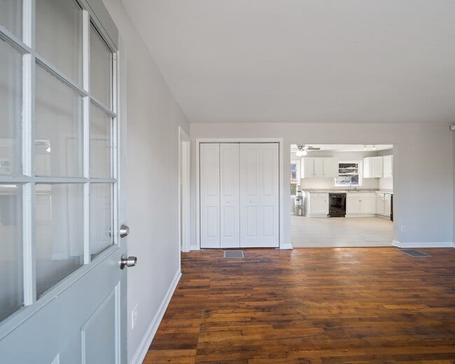 Photo - 2371 Swallow Cir SE