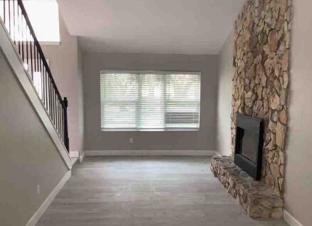Building Photo - "Spacious 5-Bed Oasis with Granite Eleganc... Rental