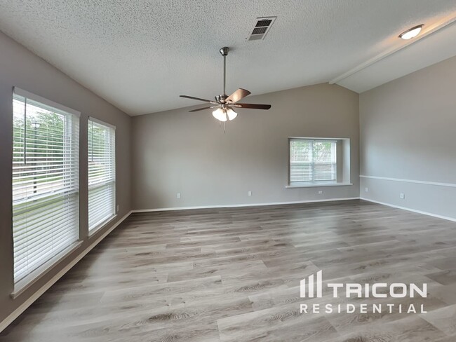 Photo - 1040 Twin Falls Dr House