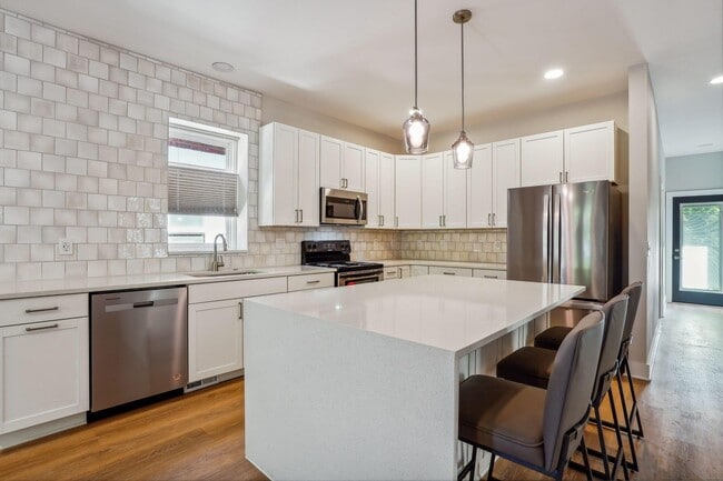 Photo - 1386 Neil Ave