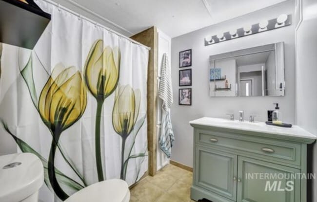 Photo - 337 2nd Ave W