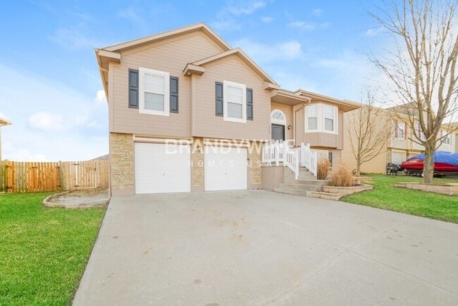 Photo - 1607 NW High View Dr
